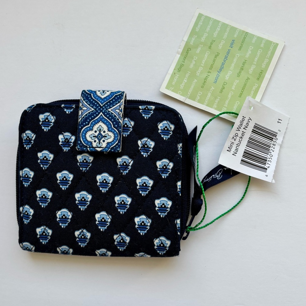 NEW Vera Bradley Nantucket Navy Small Zip Around Wallet NWT